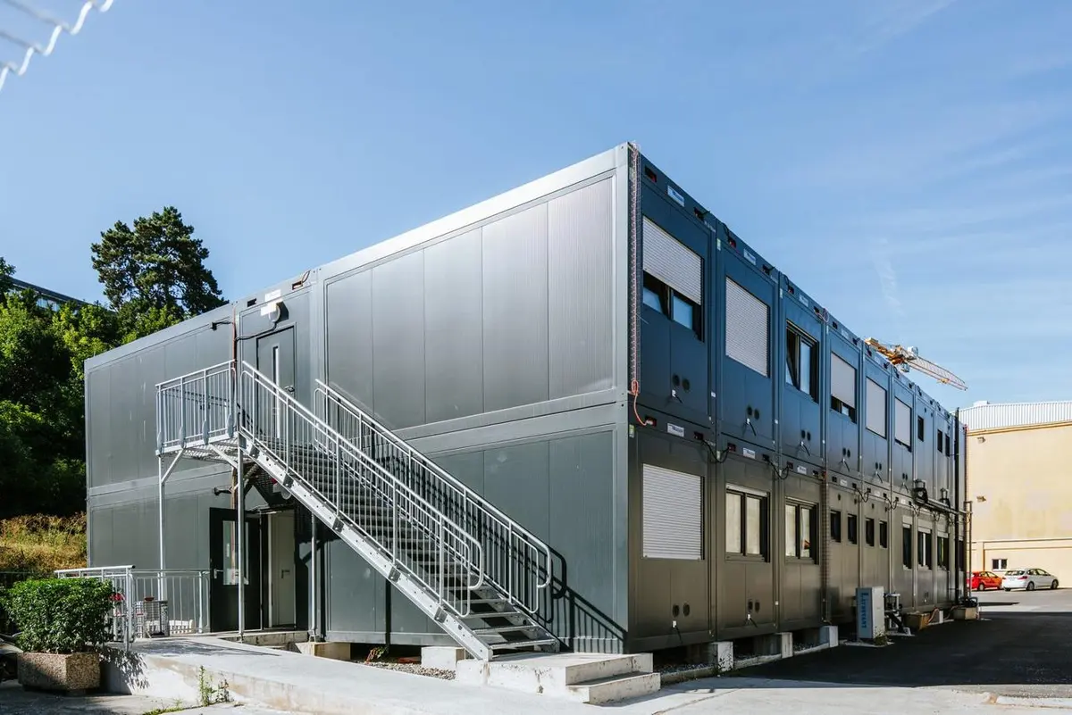Two-storey modular building with external stair